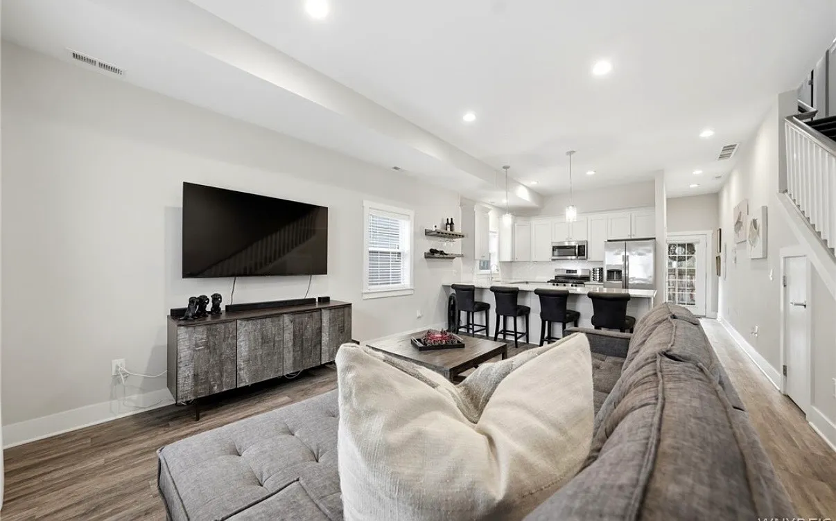 32 Horton Pl — Photo 3