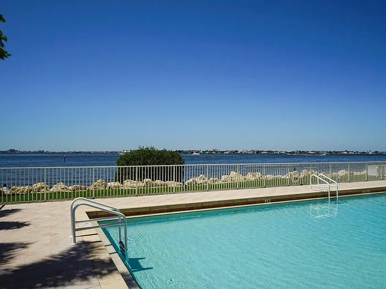14200 Royal Harbour Ct — Photo 57
