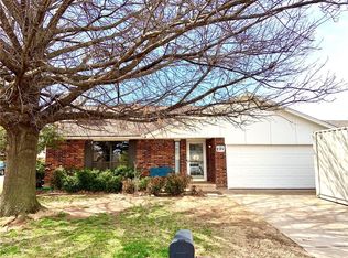 721 Conestoga Dr, Yukon, OK 73099