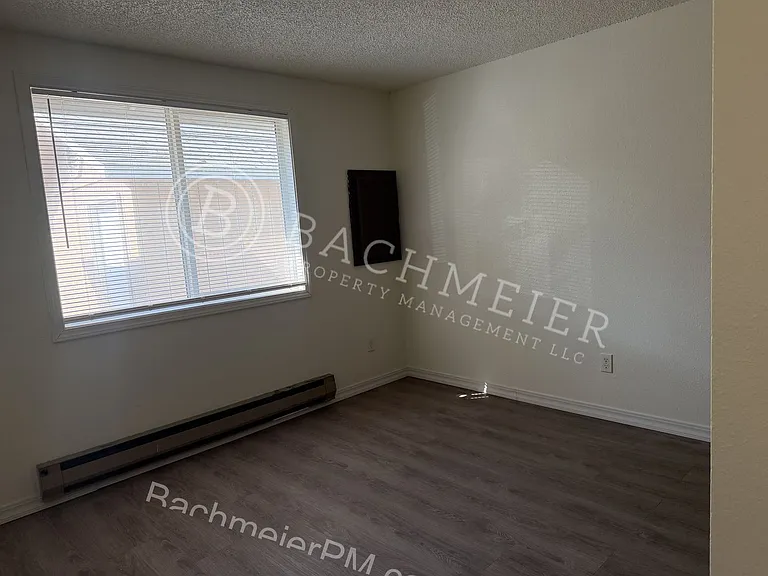 912 SE Hailey Ave — Photo 8