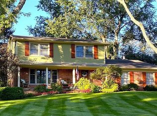 332 Birch Hill Dr, Rochester, MI 48306