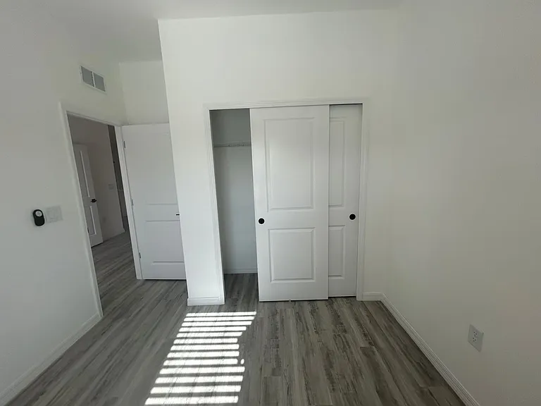316-318 SE 16 Place — Photo 8