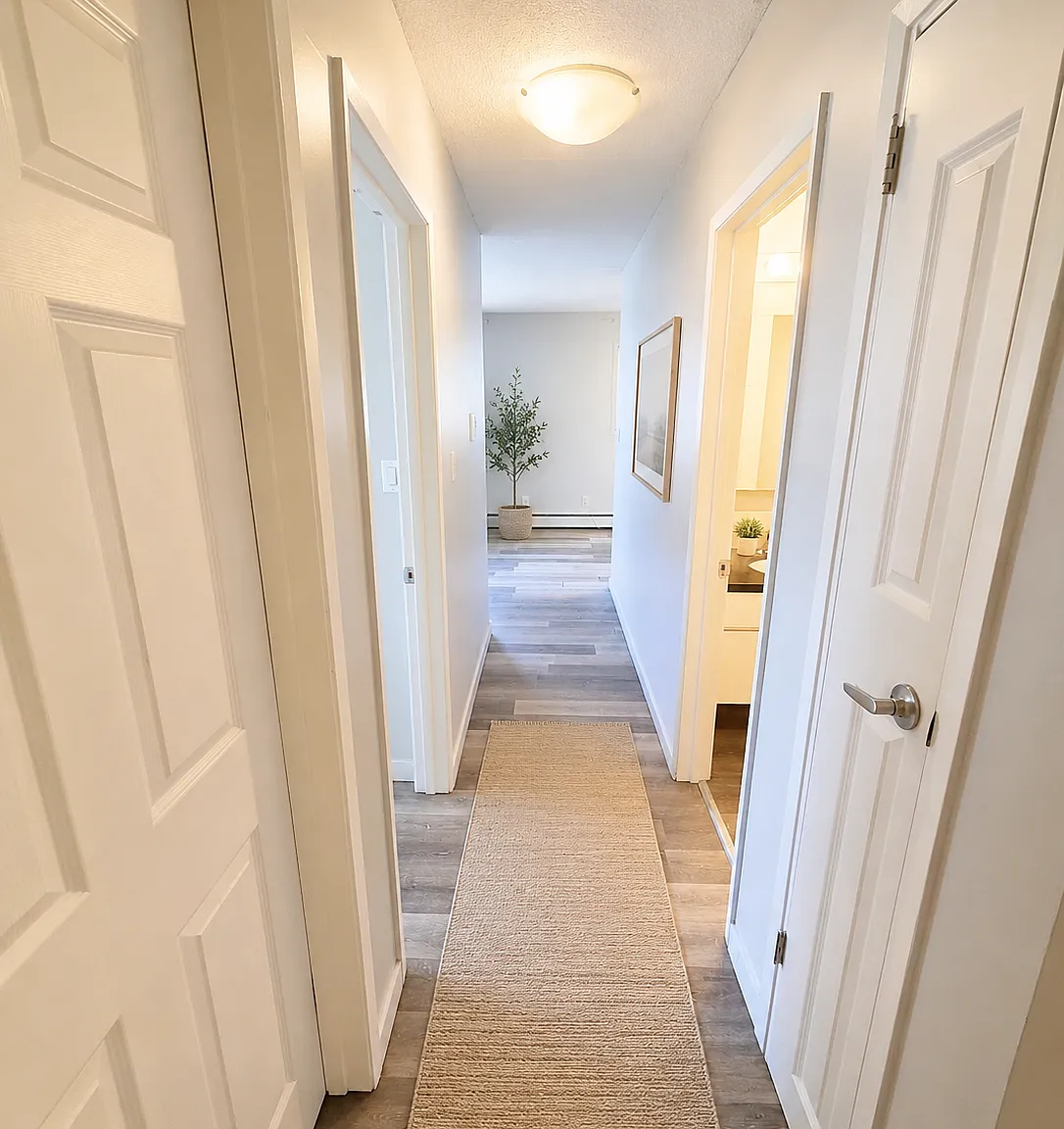 Strathcona Manor — Photo 1