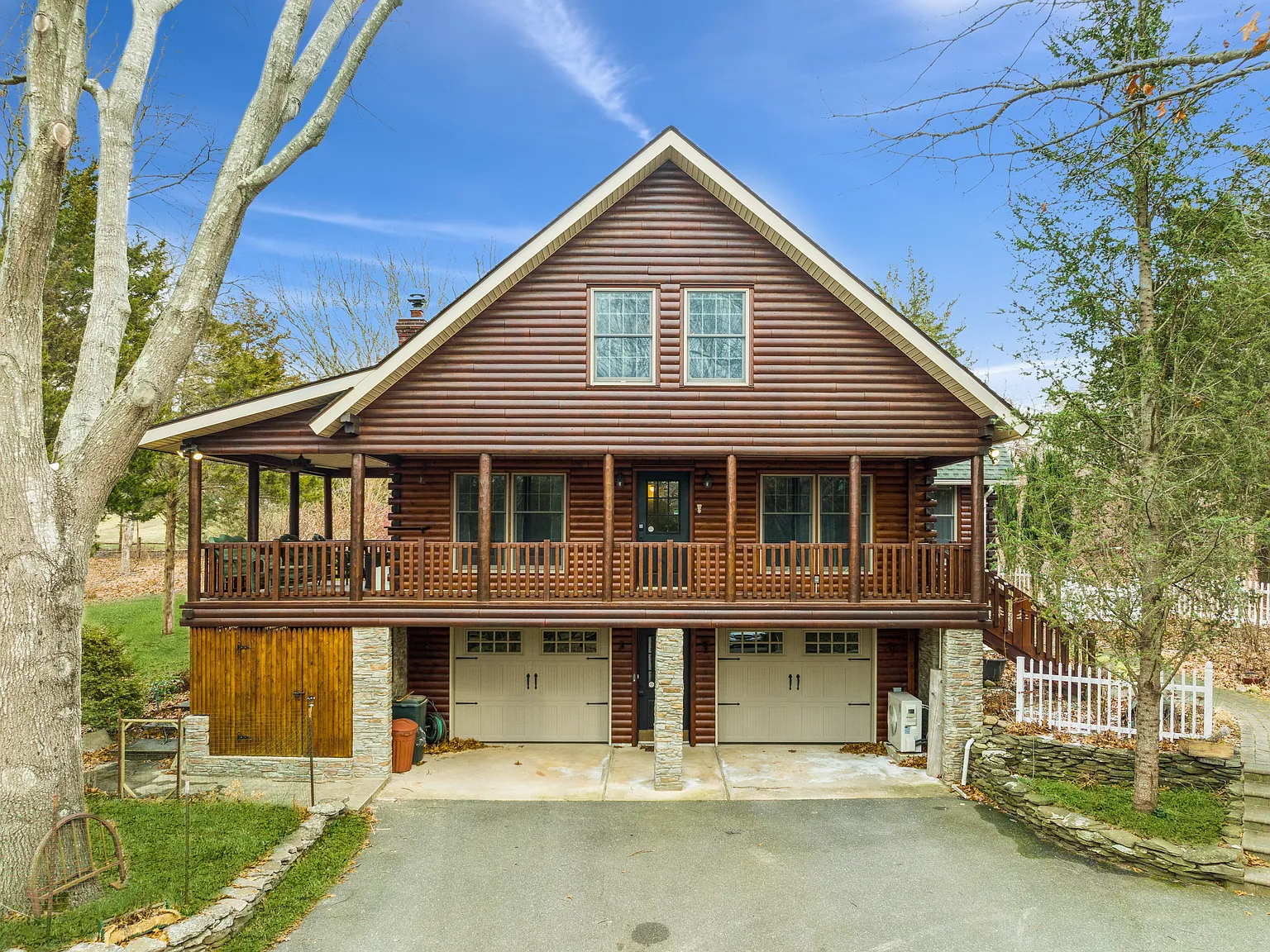 Cozy Log Style Chalet With Heated Saltwater Pool! — Photo 1
