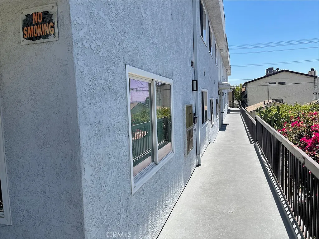 Building Photo - 434 E Tujunga Ave #J