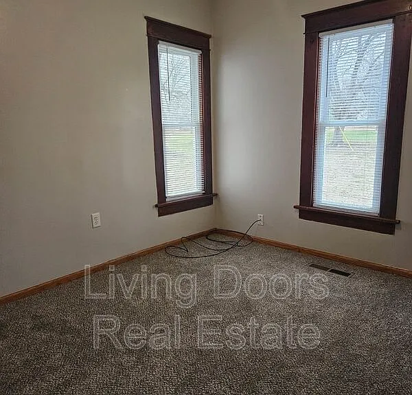 621 S Union Ave — Photo 11