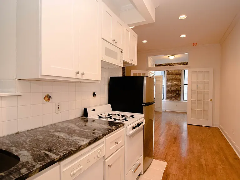 75 E 3rd St #A1 — Photo 3