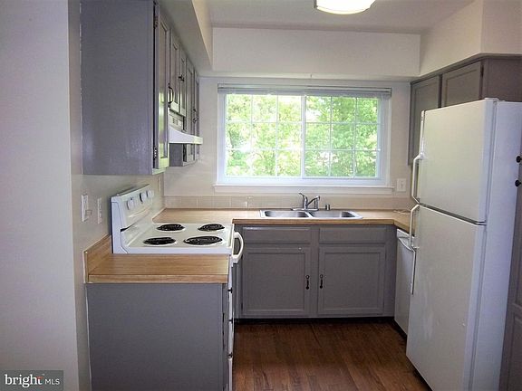 2nd image of 12135 Chaucer Ln