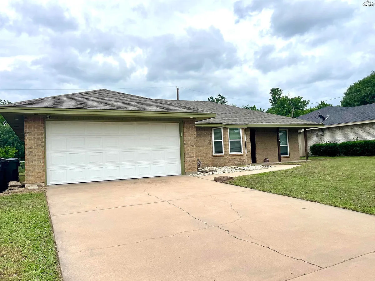 Building Photo - 2114 Selma Dr
