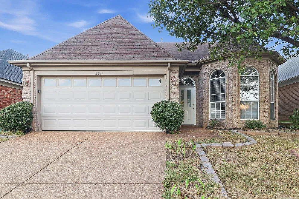 3 bed, 2.0 bath, 1800 sqft, $1,705 — Photo 1