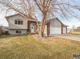 5901 S Cain Ave, Sioux Falls, SD 57106