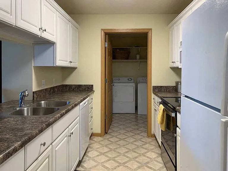 Pinebrook Apartments — Photo 101