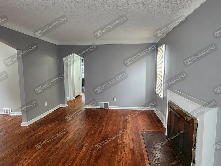 18492 Gilchrist St — Photo 8