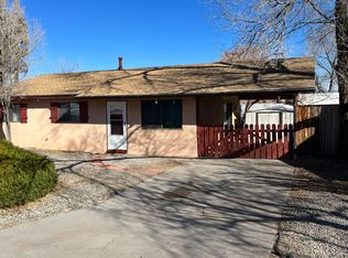 64 Isleta Dr, Los Alamos, NM 87547
