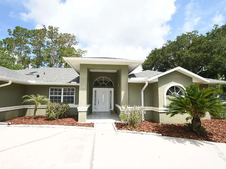 33 Poinsettia Ln — Photo 3