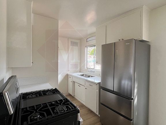 2nd image of 823 E De La Guerra St APT 3
