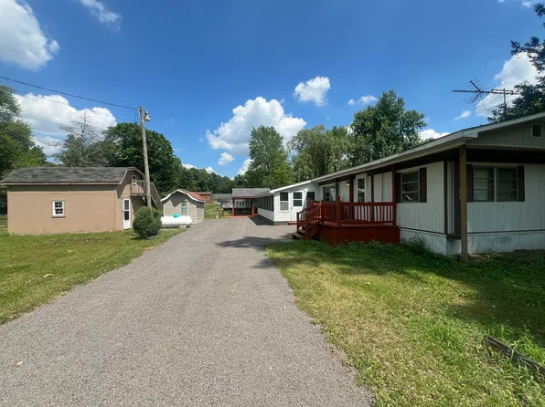 6915 Rowley Dr, Osseo, MI 49266