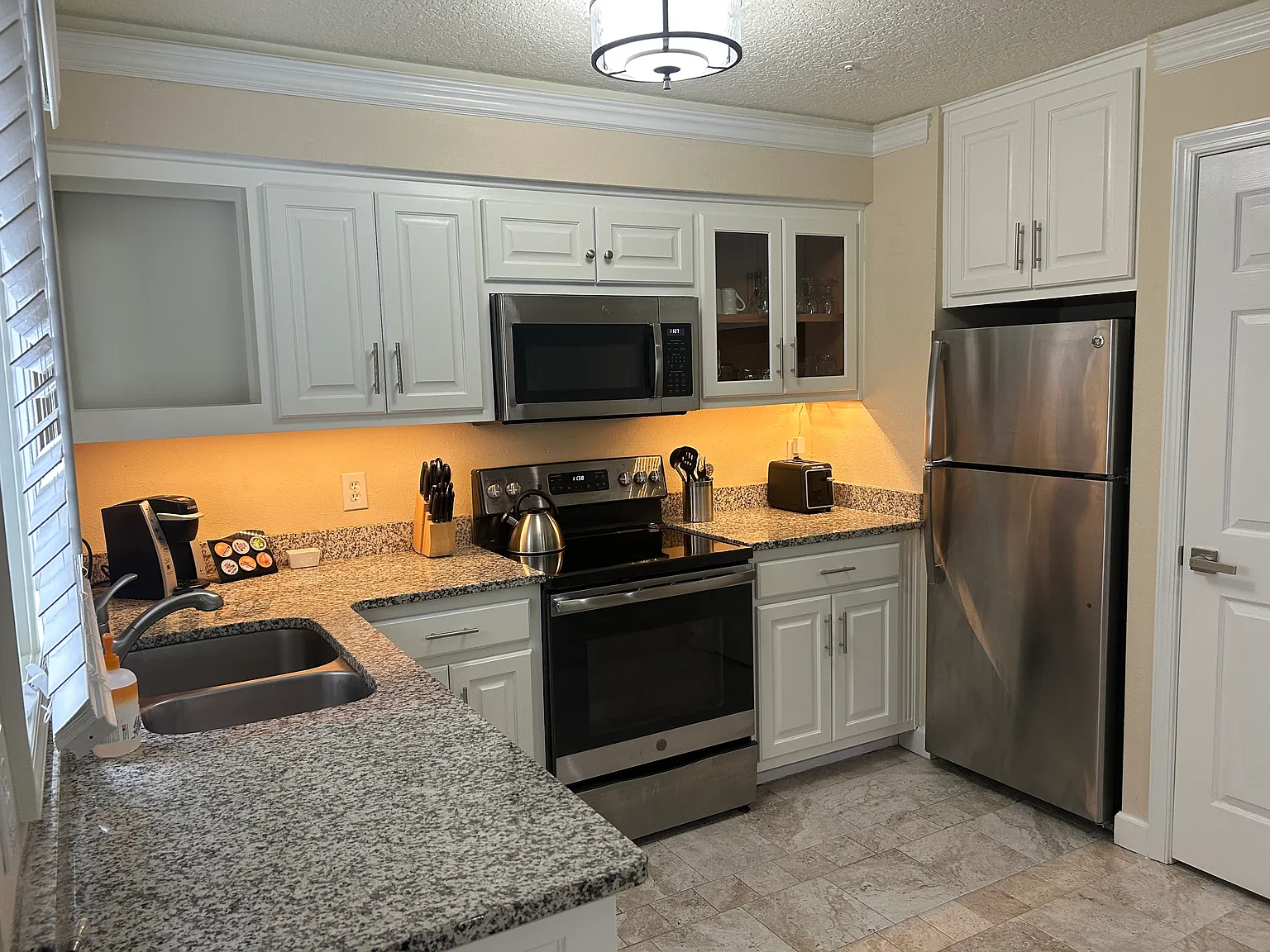 1 bed, 975 sqft, $2,500 — Photo 1