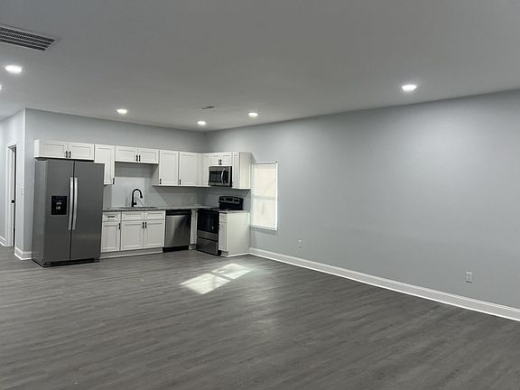3rd image of 1207 W 3rd St