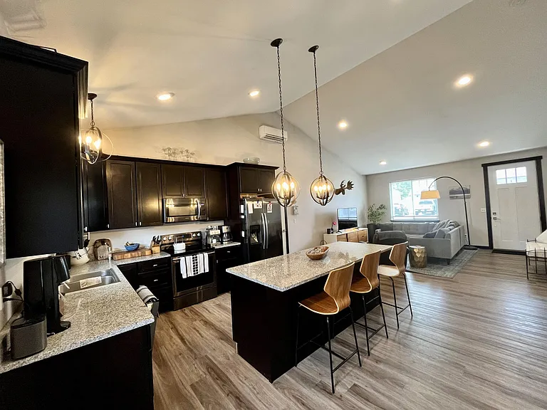 2301 N Landon Ln — Photo 2