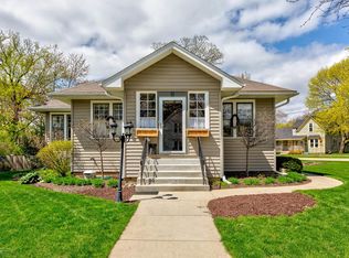 8 Pomeroy Ave, Crystal Lake, IL 60014