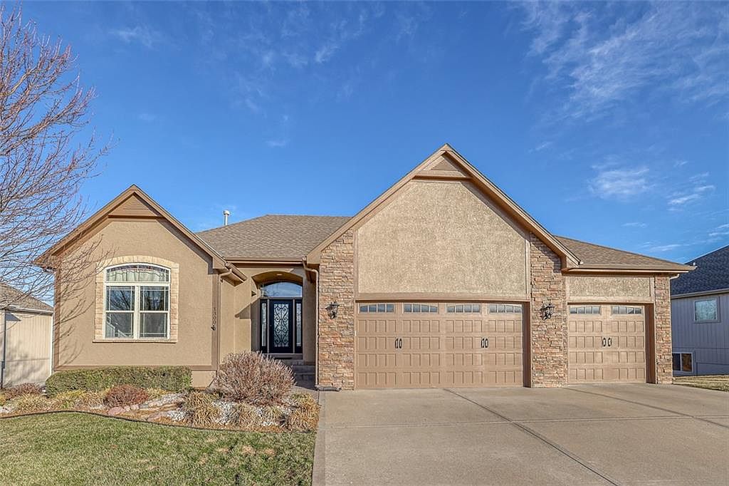 1300 Creekmoor Dr, Raymore, MO 64083 Zillow