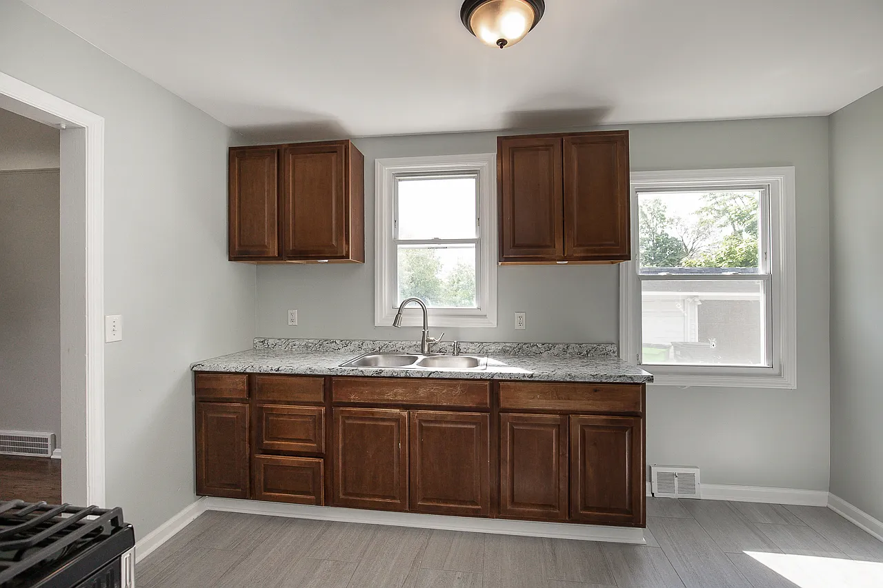 3 bed, 1152 sqft, $1,950 — Photo 3