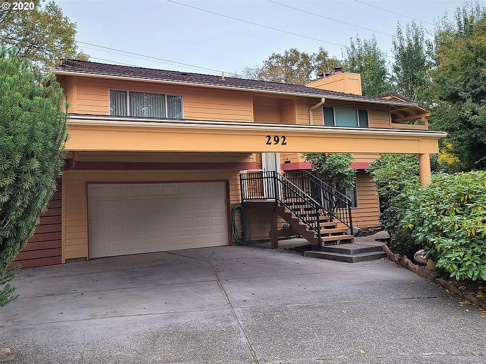 1st image of 292 NE Hyde Cir
