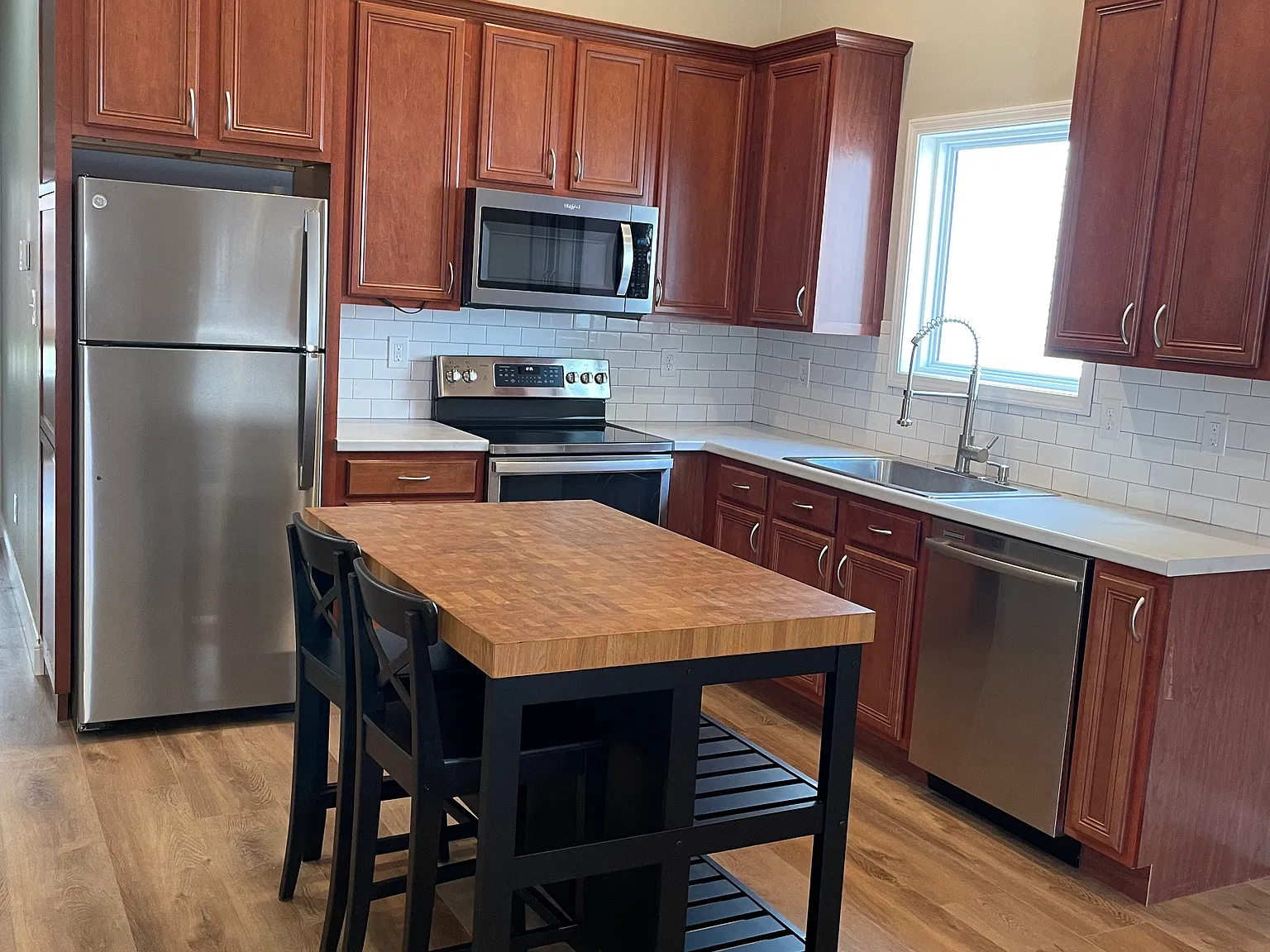 2 bed, 800 sqft, $1,500 — Photo 2