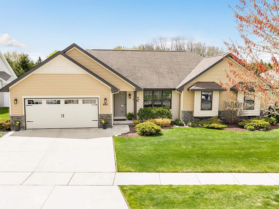 1st image of 605 Pebblestone Cir
