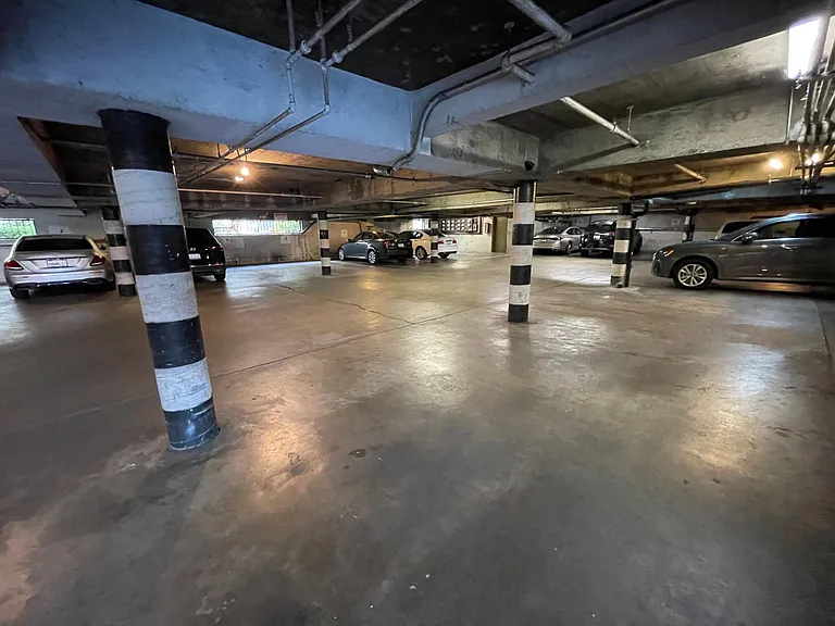 829 N San Vicente Blvd #8 — Photo 9