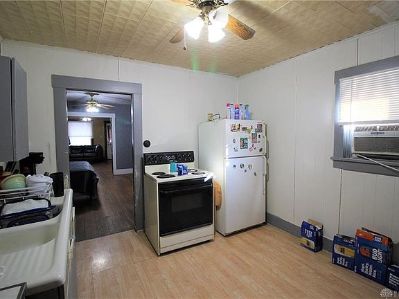 4th image of 325 12th St