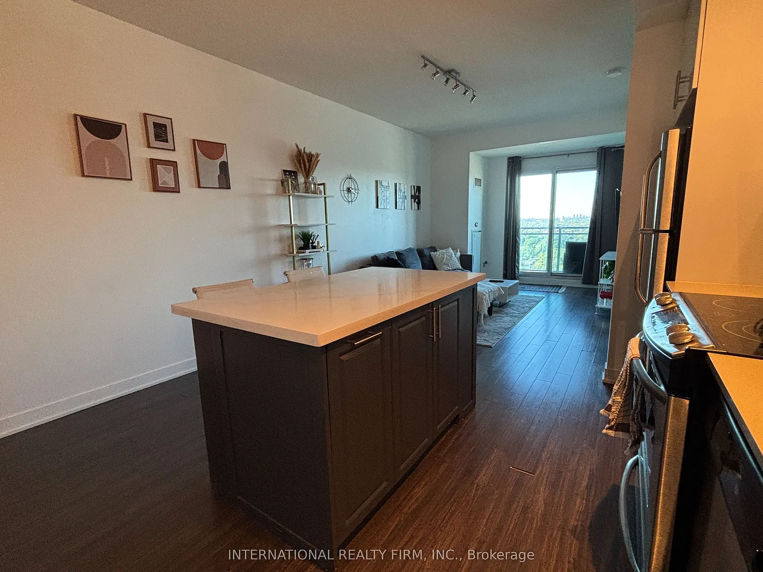 California Condos — Photo 2