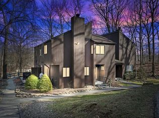 3 Acorn Ct, Highland Mills, NY 10930