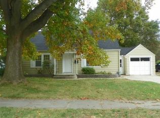 905 Elm St, Three Rivers, MI 49093