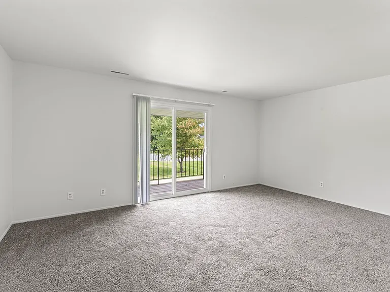 2 BR 1 ¼ Ba Photos