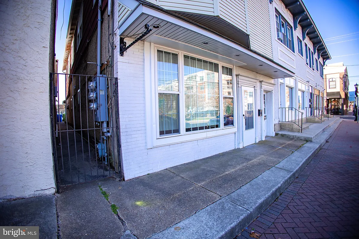 Building Photo - 14 W High St #A
