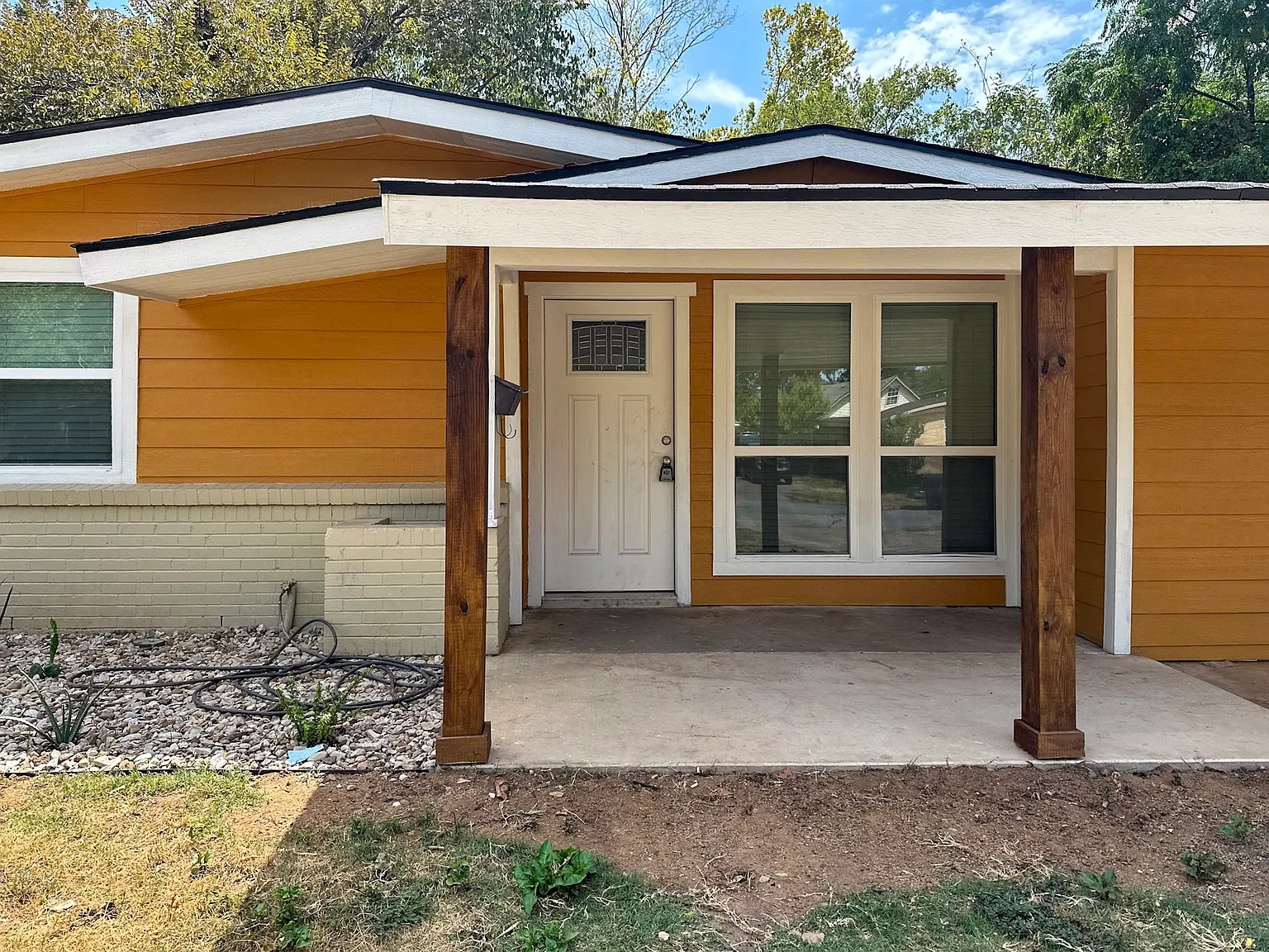 4 bed, $2,600 — Photo 2