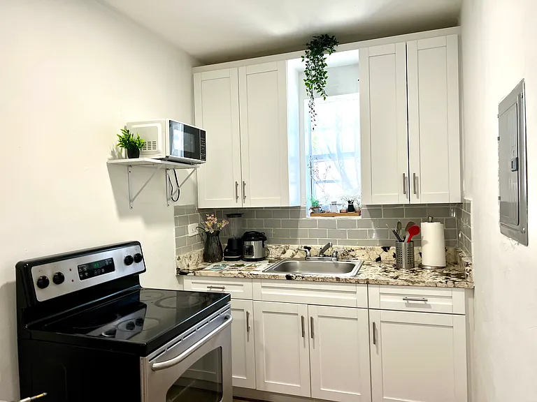 1421 NW 58th St #D — Photo 7