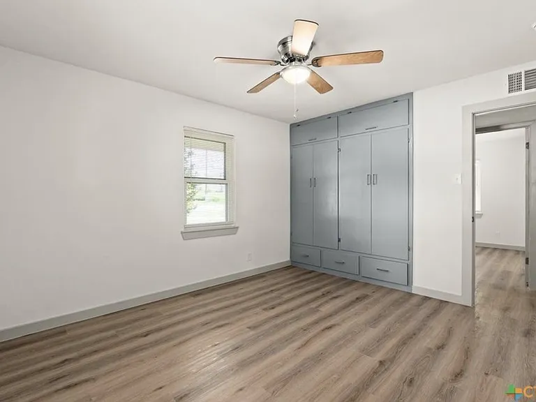2109 W Avenue B #A — Photo 4