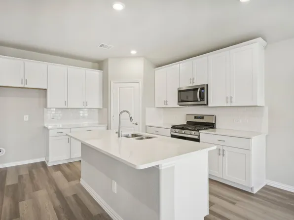 937 Lily Ln, Lavon, TX 75166