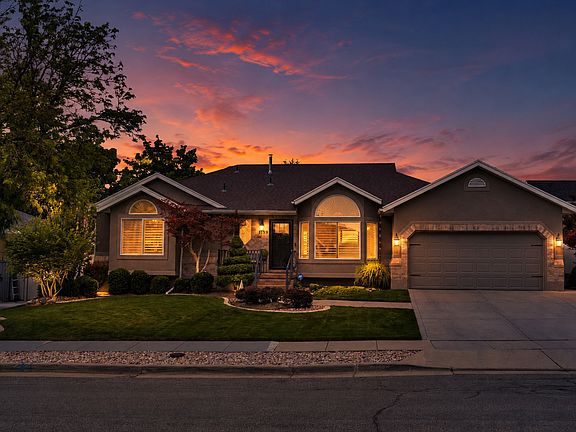 3rd image of 2139 E Village Point Way