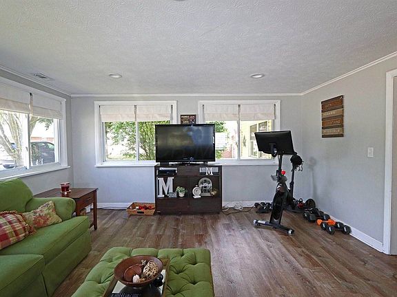3rd image of 337 Sweetman St