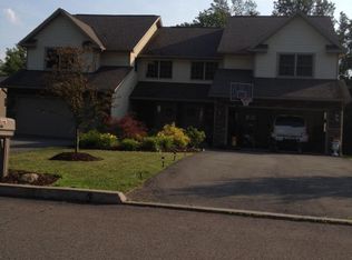 4011 Pond View Dr, South Abington Township, PA 18411