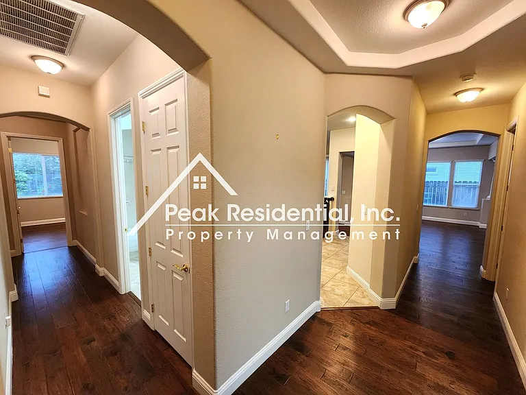 1044 Sandwick Way — Photo 14