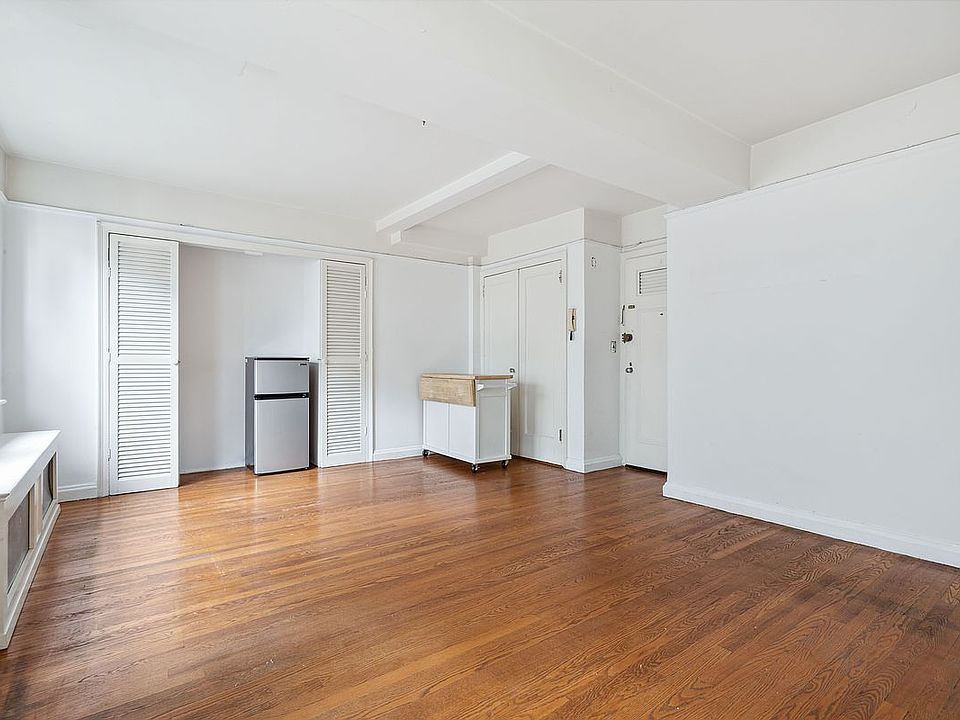 2nd image of 304 E 41st St APT 1207A