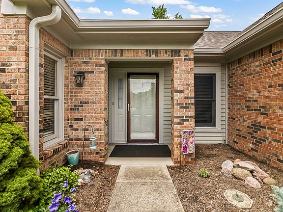 4th image of 10774 Chesapeake Dr N