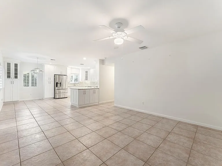 247 Bay Dr — Photo 6