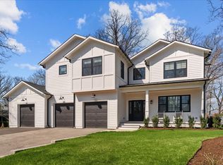 15 Reliance Ln, Lincolnshire, IL