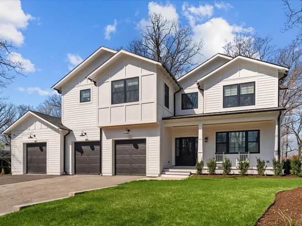 15 Reliance Ln, Lincolnshire, IL 60069